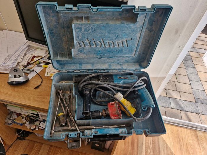 HR2470 Makita Drill
