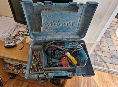 HR2470 Makita Drill