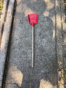 Free beach spade