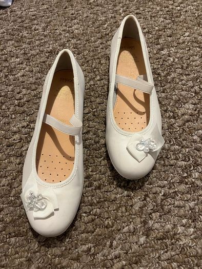 Geox Italian white shoes (size 4)