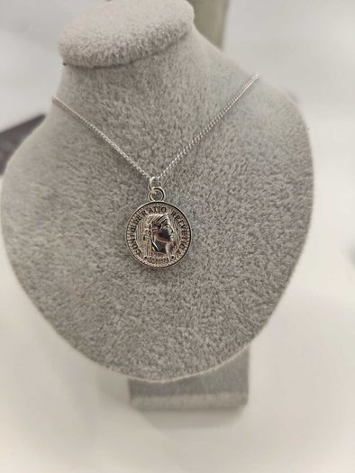 Necklace Coin Timeless Elegance  Unisex Designer Necklace for Every Occasion