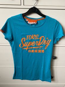 Superdry t-shirt / top for women / ladies, in very good condition. Size XS.