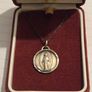 Vintage Virgin Mary Necklace Image 3