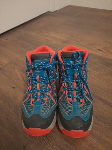 Winter warerproof girls boots Regatta size UK2