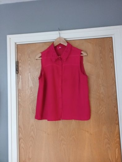 Primark  Sleevless  Blouse.    Size  14.