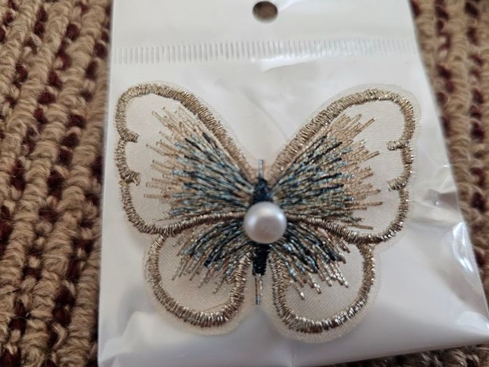 Brand New Fashion Pearl Brooch
