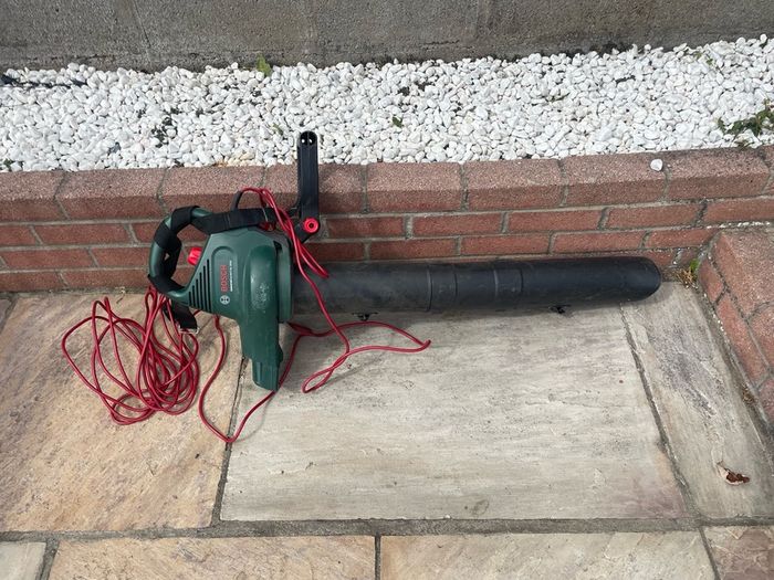 Bosch Universal Garden Tidy 3000