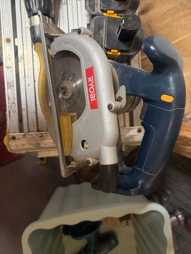 ryobi. Screw driver and saw 3 batteries and charger