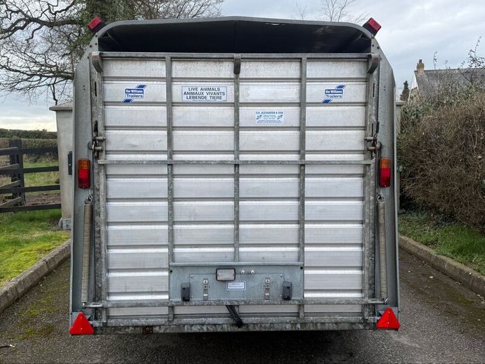 IFOR WILLIAMS TA510 Tri Axle Livestock Trailer