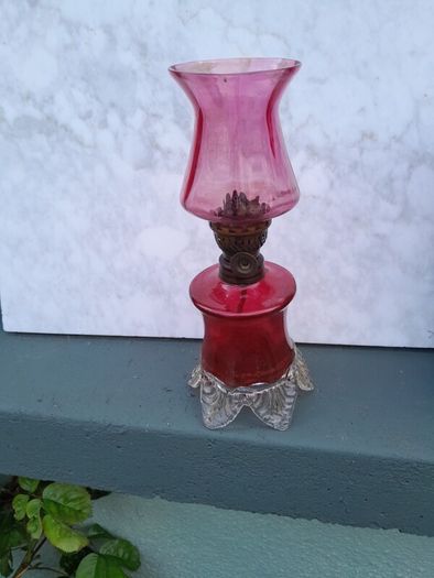 19ct  crambery oil lamp