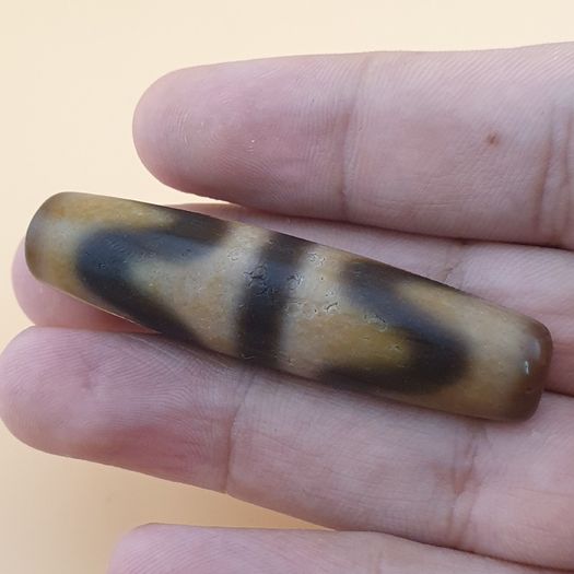 Vintage Himalayan Tibetan Zigzag Pattern Agate Bead Amulet
