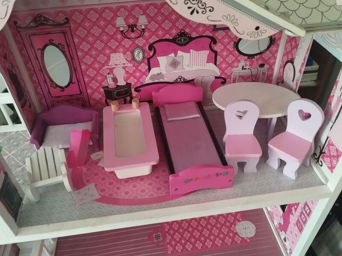 Large Doll House
