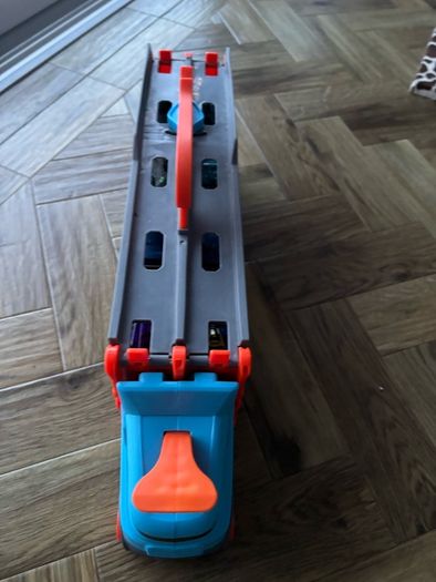 Hot wheels transporter and 22 cars
