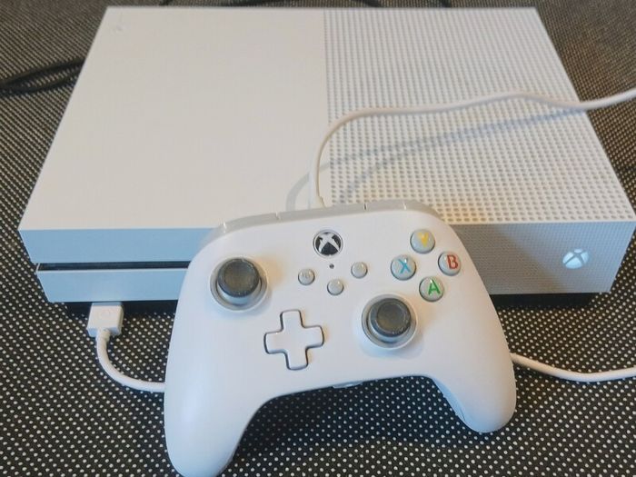 Microsoft Xbox One S 1TB White Console Bundle Fully Tested