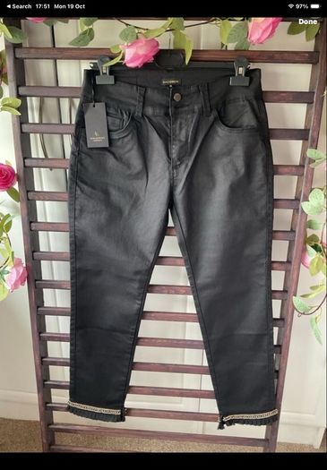 trousers  Bnwt kalisson size 40 black stretch with embellishments