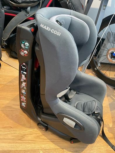 Maxi-Cosi Axiss Rotating Car Seat