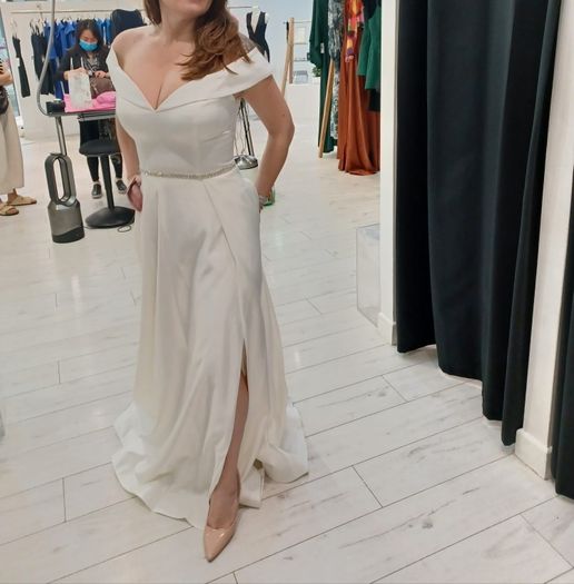 White dress / wedding dress
