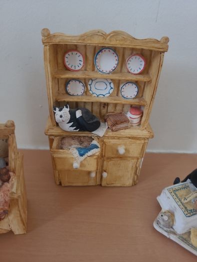 Vintage cat figures