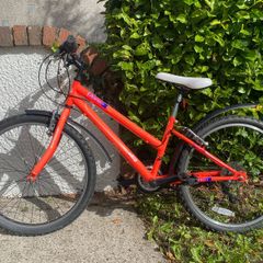 Girls Mountain Bike 24 inches Great Condition