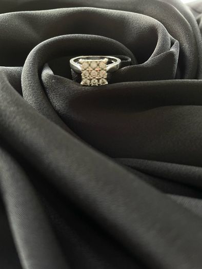 9ct white gold and Diamond Ring