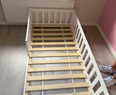 Toddler floor bed