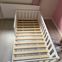 Toddler floor bed