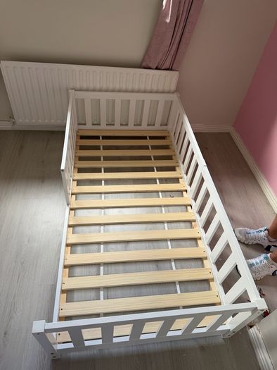 Toddler floor bed