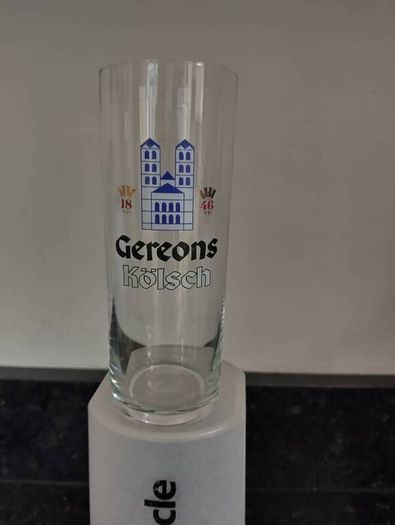 8 vintage drinking glasses