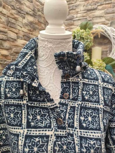 Ten yards by Colmar Navy and white fleece sweater