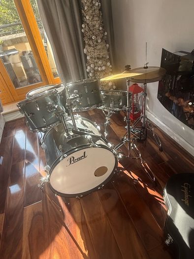 Pearl Drum Kit