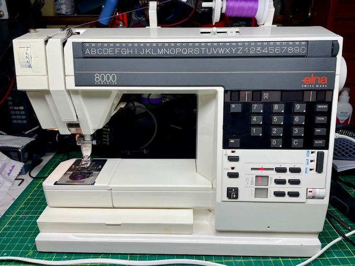 ELNA Diva 8000 Sewing machine - Serviced - Excellent condition - Swiss manufactured quality machine