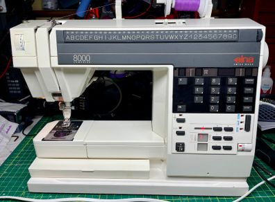 ELNA Diva 8000 Sewing machine - Serviced - Excellent condition - Swiss manufactured quality machine