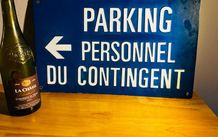 French embossed instruction sign.
