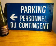 French embossed instruction sign.