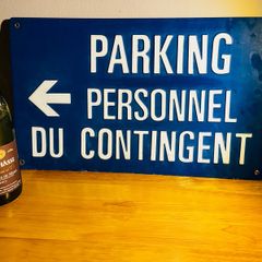 French embossed instruction sign.