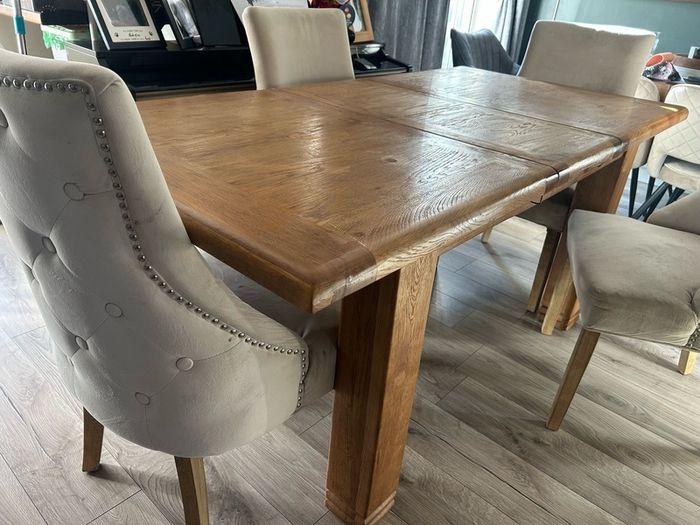 Dining table (extendable) with four velvet dining chairs