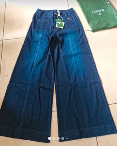Gorgeous soft denim high waisted halara jeans