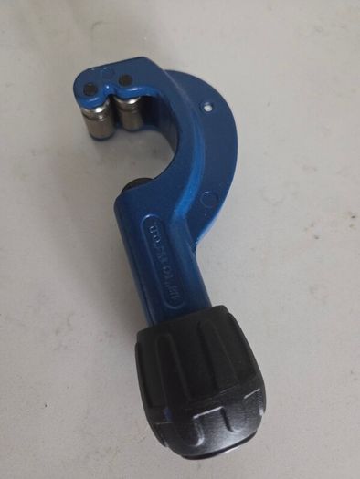 Eclipse tube cutter