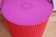 Circular storage box with handle