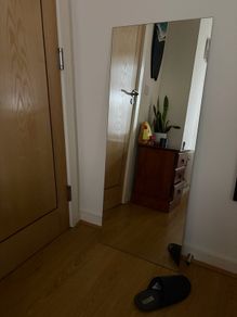 Wall mirror