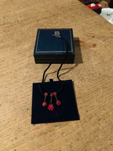 red poppy flower design Necklace  sold by independent jewelers like IB2 Jewellery Store. New in box.