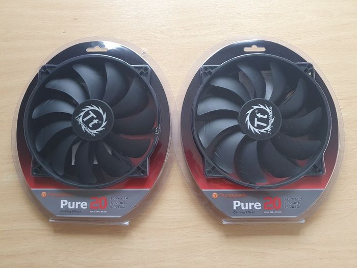 2xThermaltake Pure 20 / 200mm PC Case Fan Black