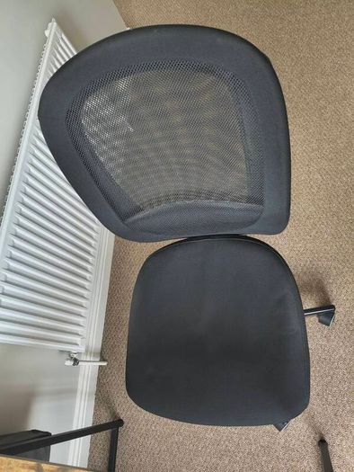 Office chair + desk