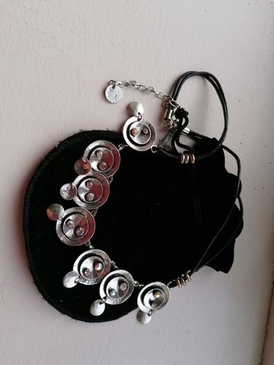 costume necklace
