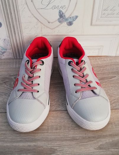 Levi's boys slip on trainers like new condition UK2.. EUR 34