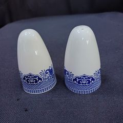 Churchill Willow Pattern Edging Salt and Pepper shakers