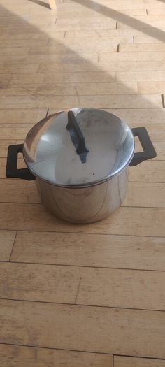 Kitchen pot
