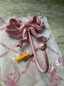 Large 13cm high x 10cm width metal bow hook in bubblegum pink with gold detail