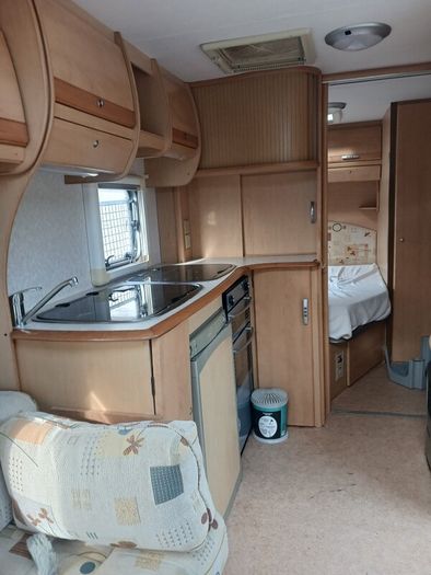 2005 bailey senator caravan fixed bed