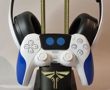 PS5 "The Last Of Us" controller and headset stand